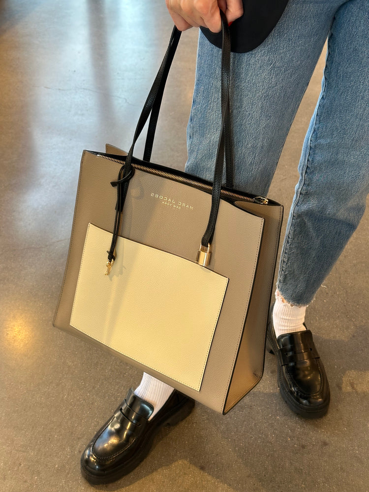 
                  
                    Marc Jacobs Large Grind Leather Tote
                  
                